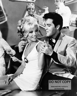 ELVIS PRESLEY AND NANCY SINATRA IN ''SPEEDWAY'' - 8X10 PUBLICITY PHOTO (FB-338)