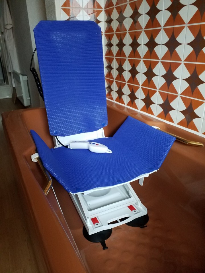 Aquatec Orca Battery Powered Bath Lift RRP £290 eBay