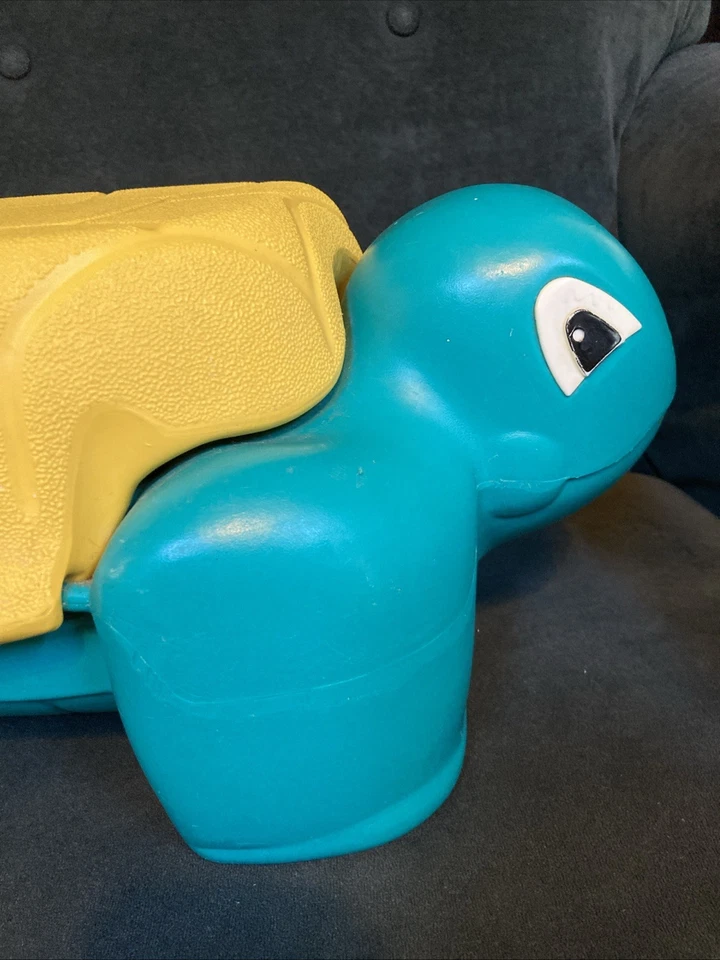 Taburete escalonado vintage Rubbermaid Turtle para baño de almacenamiento para niños turquesa y amarillo Foto 3 de 4