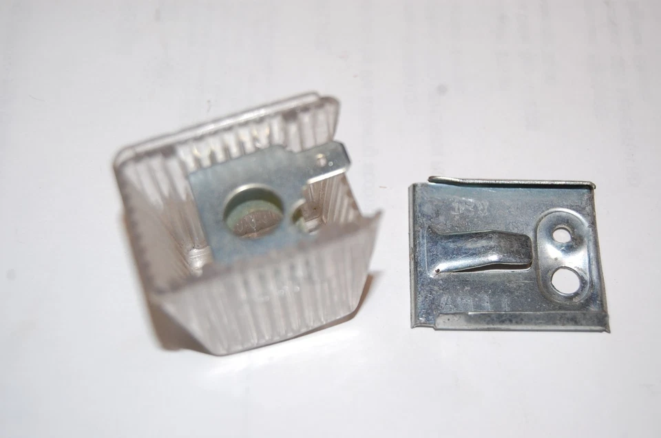 FIAT 124 Spider lámpara maletero luz y soporte OEM  Foto 4 de 4