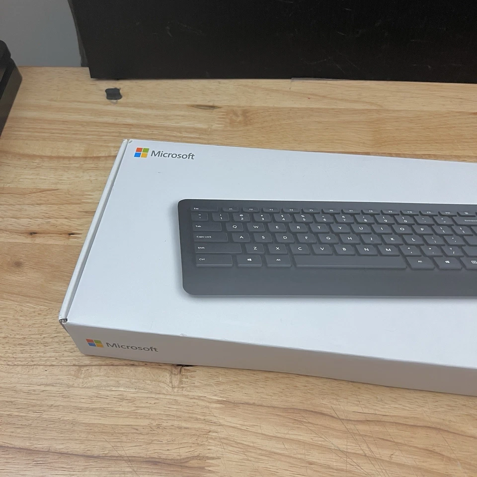 Microsoft - Wireless Desktop 900 Keyboard Mouse Combo - Model: PT3-00001 - Image 2 of 4