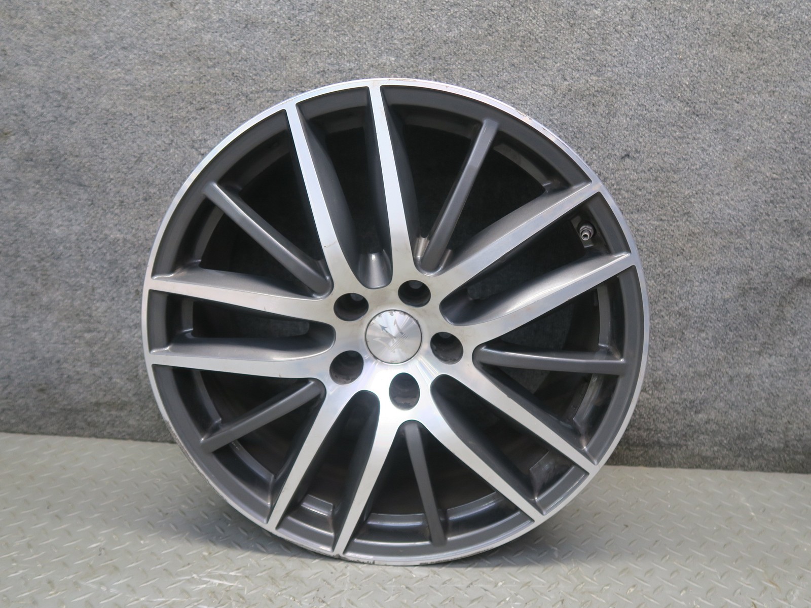 Maserati Ghibli 2014-2020 Front Wheel P/N 670016851