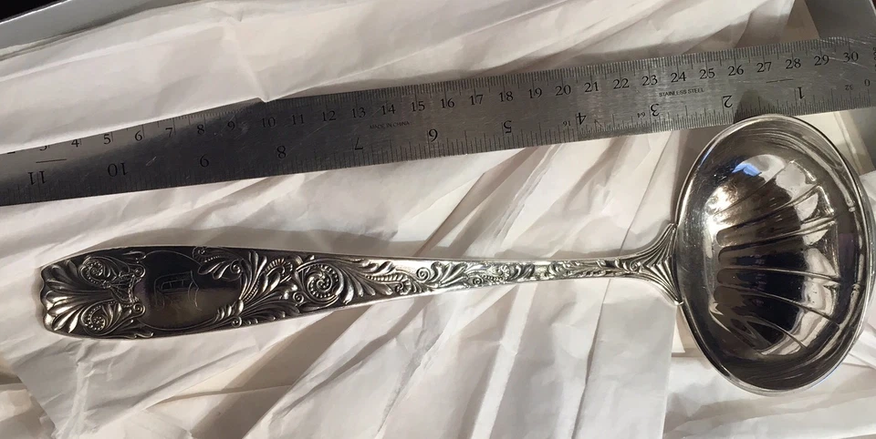 Cucharón perforador patrón real 1887 de Gorham placa de plata de 10 1/2"  Foto 4 de 4