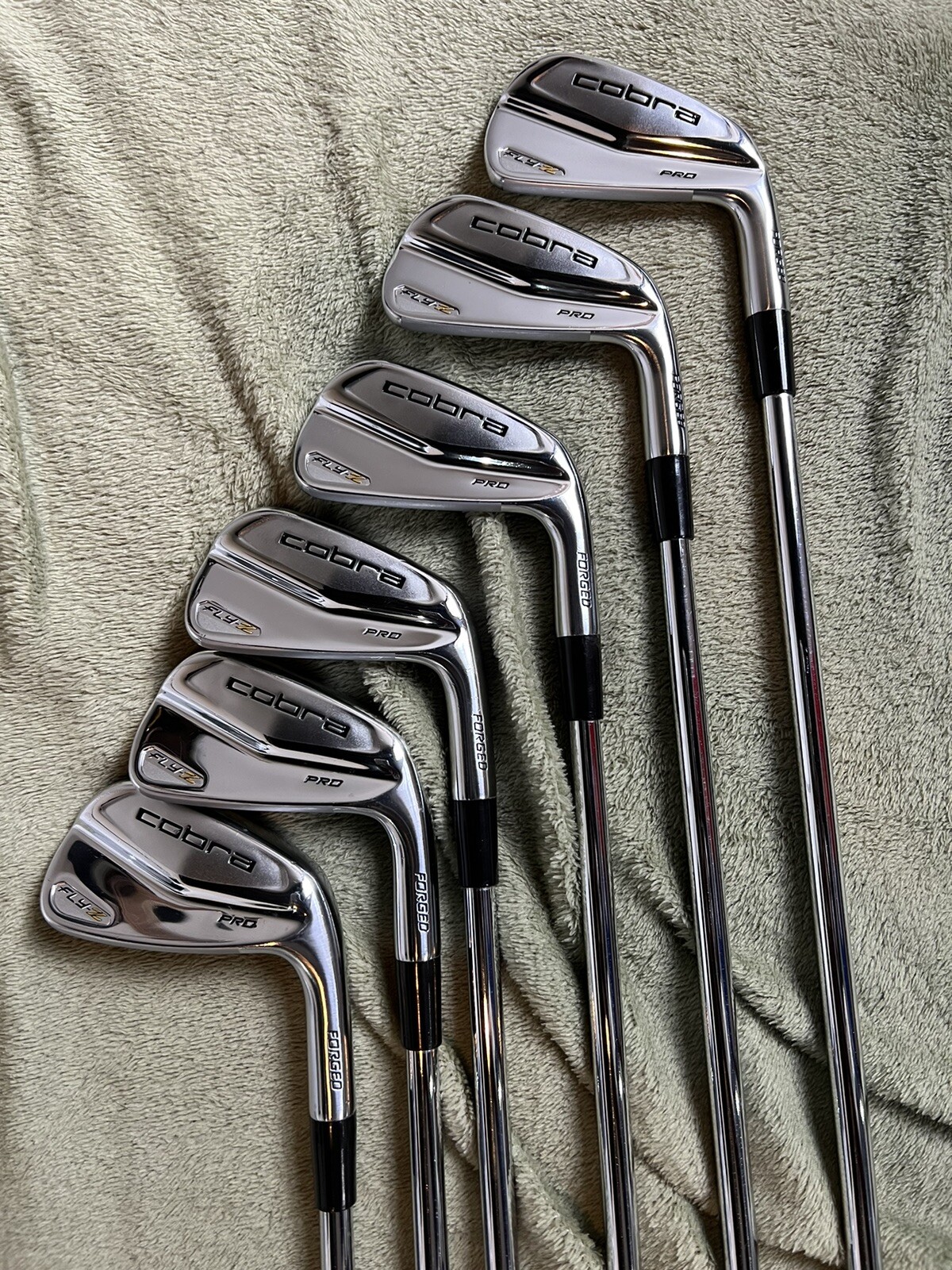 Cobra Fly Z pro iron Combo Set 38, Stiff N.S.Pro 950 GH shafts.
