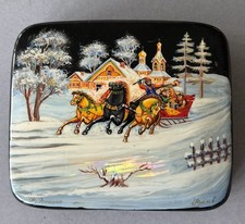 Vintage Russian fedoskino hand painted lacquer box troika snow scene signed