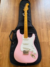 Squier Classic Vibe Strat Pink
