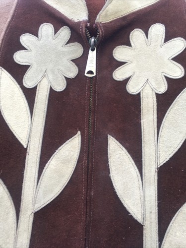vintage 1970s suede leather cape features floral appliqués Brown/Beige/Tan - Picture 3 of 4