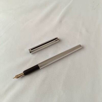 Dunhill Gemline Füllfederhalter von Montblanc mit versilbertem Gerstenkorn