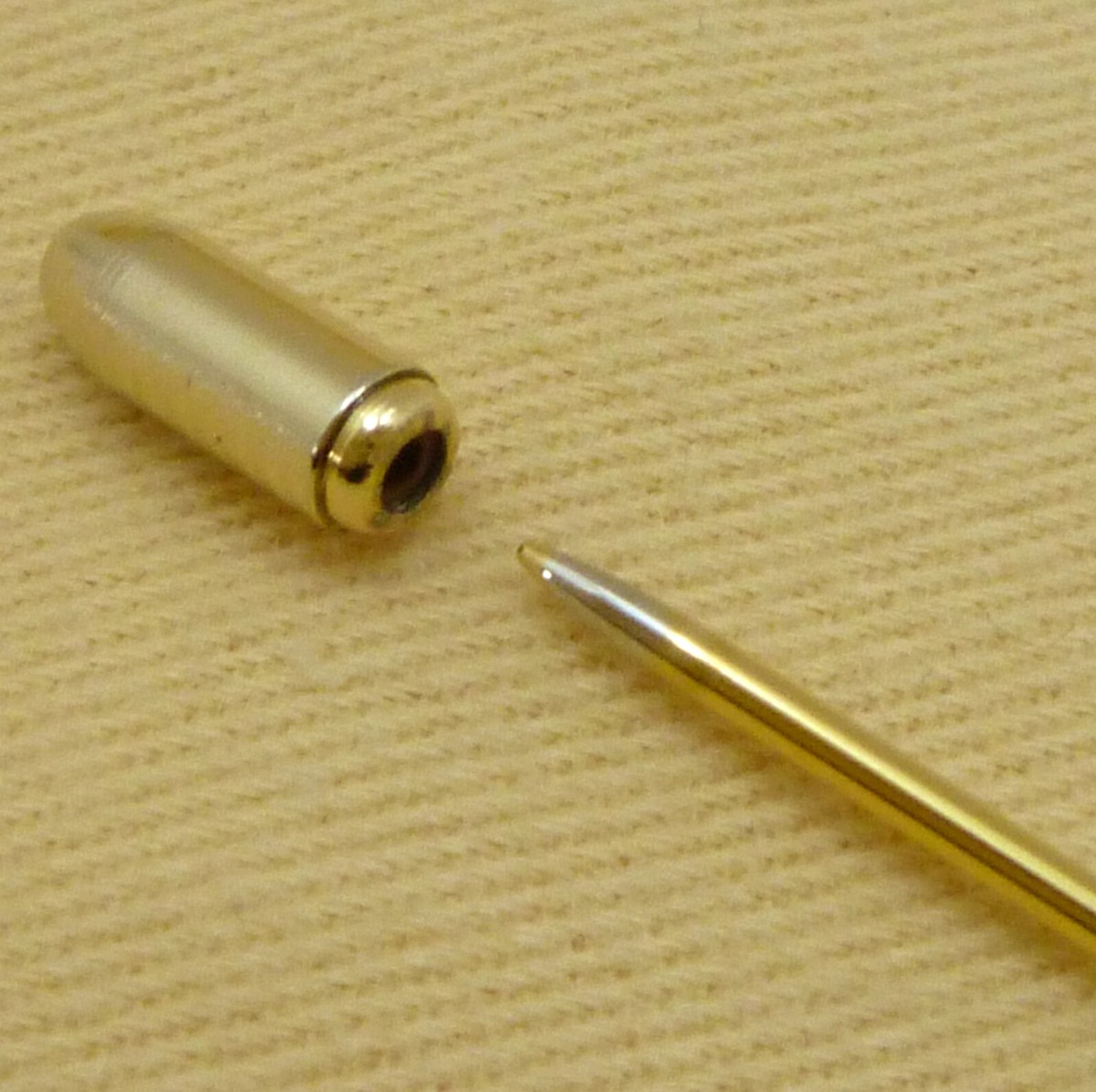 Authentic HERMES BIJOUTERIE FANTAISIE Pin Brooch Gold Brass Authentic HERMES BIJOUTERIE FANTAISIE Pin Brooch Gold Brass