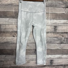 Athleta Leggings Women s Sz XS Ultimate Stash Pocket Capri White Gray Print