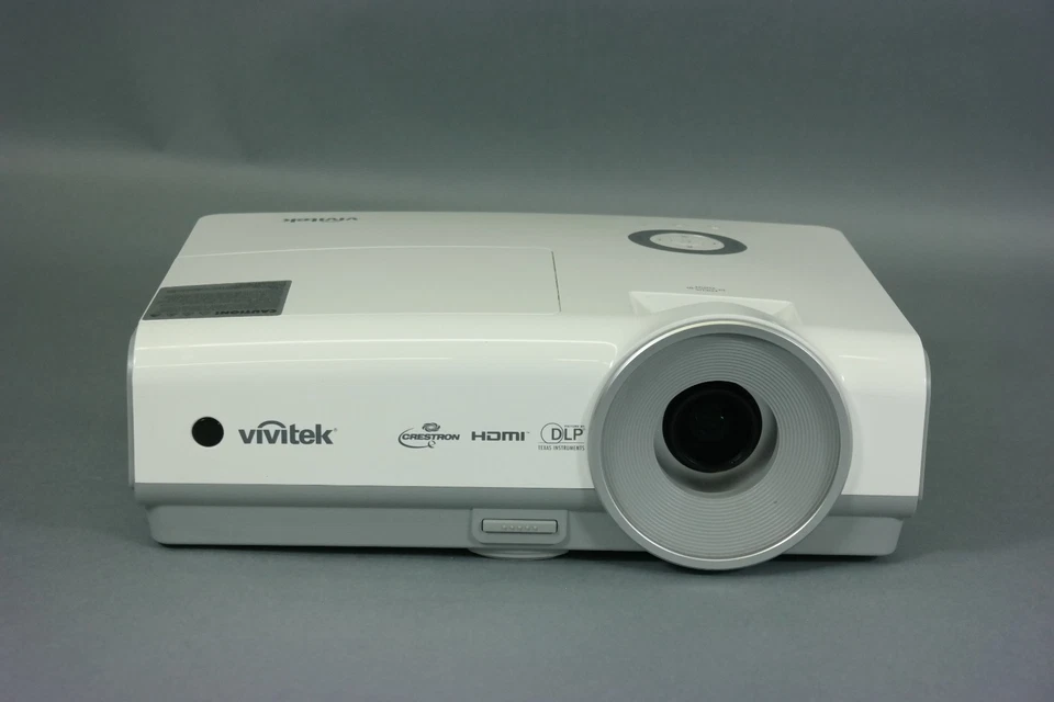 Vivitek D853W DLP Projector 3200 Lumens WXGA Bundle: HDMI, Remote, Power cable - Image 2 of 4