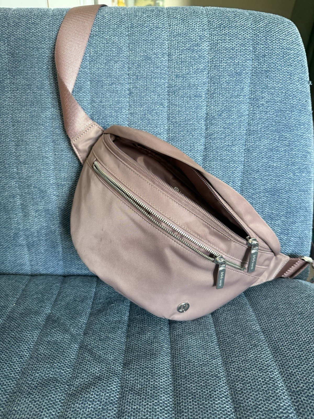 Lululemon Everywhere Belt Bag in Black-image