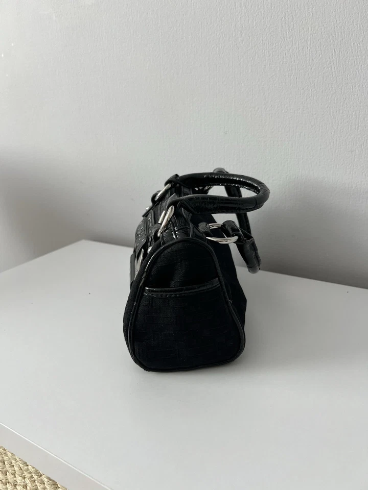 Vintage Guess Mini bolso con asa superior charol hebilla logotipo monedero es... - Imagen 4 de 4