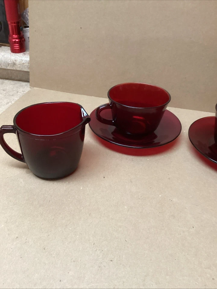 Vintage 6 Piezas Vidrio Rubí 2 Tazas de Café y Platillos Crema y Ponche Sin Mango Foto 2 de 4