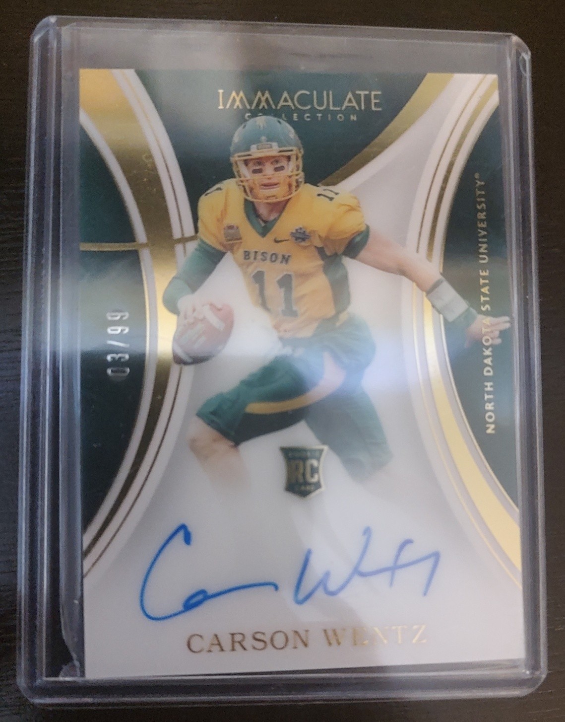 Carson Wentz Panini Immaculate #102 Autograph