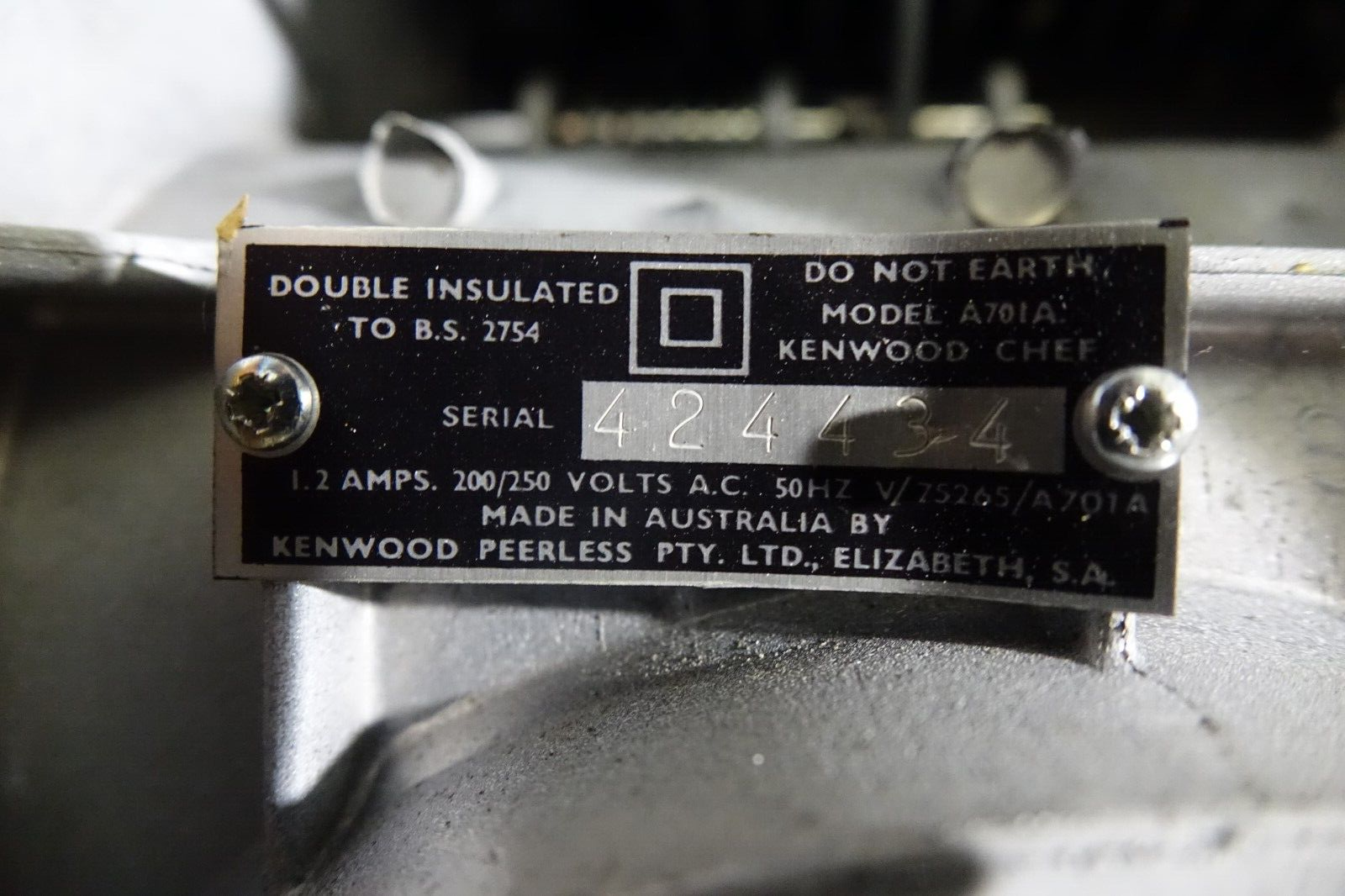 KENWOOD CHEF MIXER A701A FOR PARTS AS NOT WORKING LIMITED POST VIC/NSW