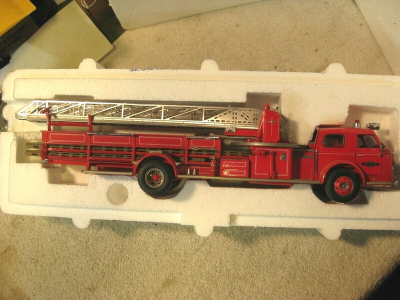 Vintage Franklin Mint die cast American LaFrance 1954 series 700 ladder truck