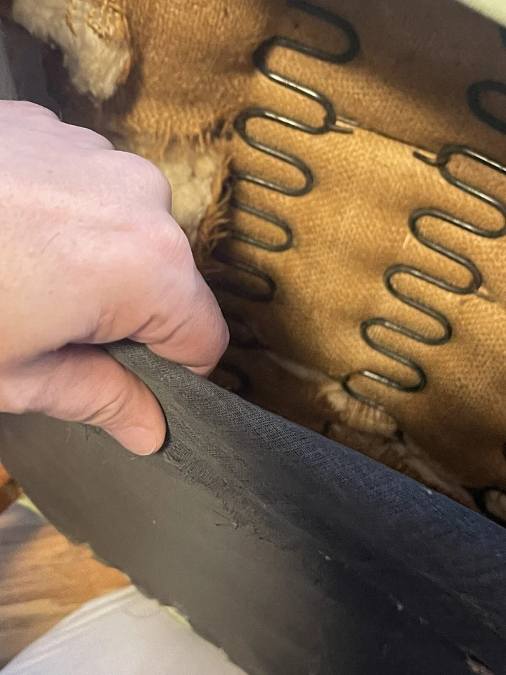 Silla y reposapiés Henningsen Frits moderna de mediados de siglo vintage con respaldo de ala. Foto 4 de 4