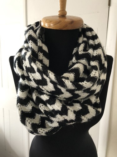 New Calvin Klein Infinity Loop Scarf Chevron Pattern Cut Out Sequin Black White - Picture 9 of 12