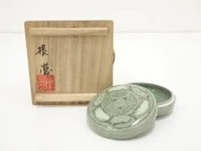 6068824: JAPANESE TEA CEREMONY / KOREAN CELADON INCENSE CONTAINER BY YU HEGAN / 