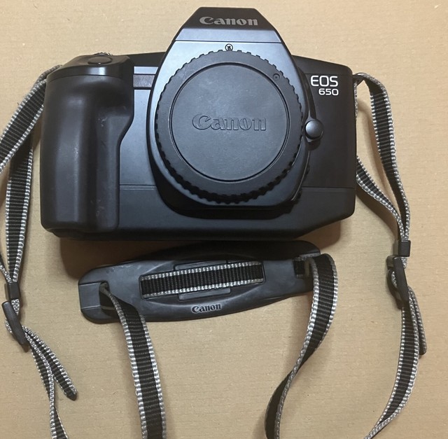 Canon EOS 650 35mm SLR Film Camera Body Only WITH OFFICIAL CAP+STRAP Canon EOS 650 35mm SLR Film Camera Body Only WITH OFFICIAL CAP+STRAP