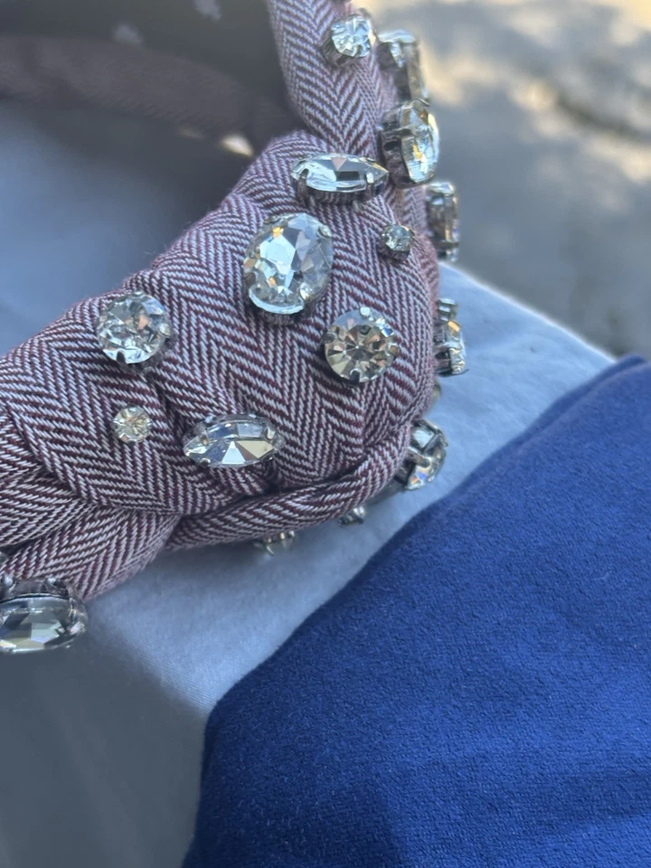 Diadema adornada Lele Sadoughi Merlot Foto 3 de 4