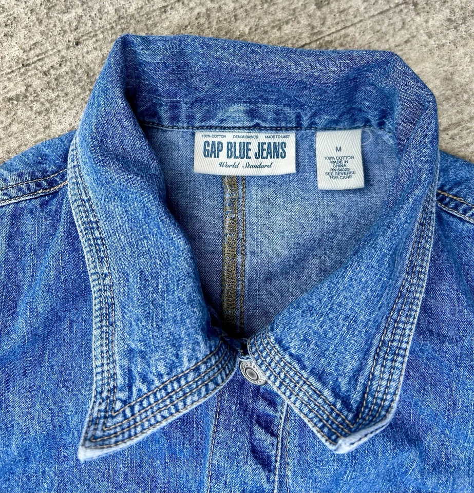 Blusa jeans vintage GAP azul com botões tamanho M anos 90 sem mangas - Imagem 3 de 3