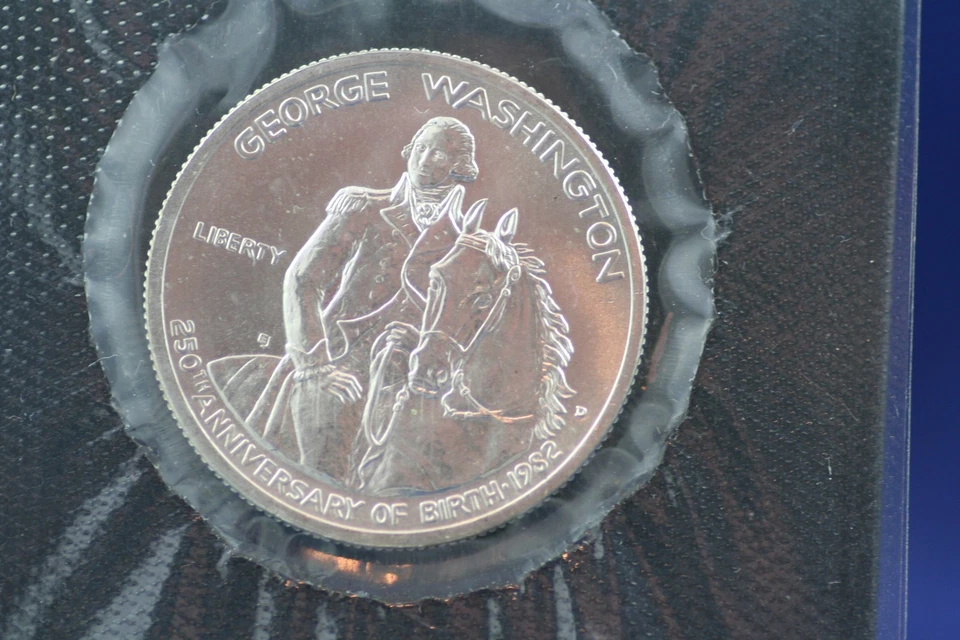 1982 George Washington Commemorative Silver Half Dollar Uncirculated with US Min - Image 4 of 4