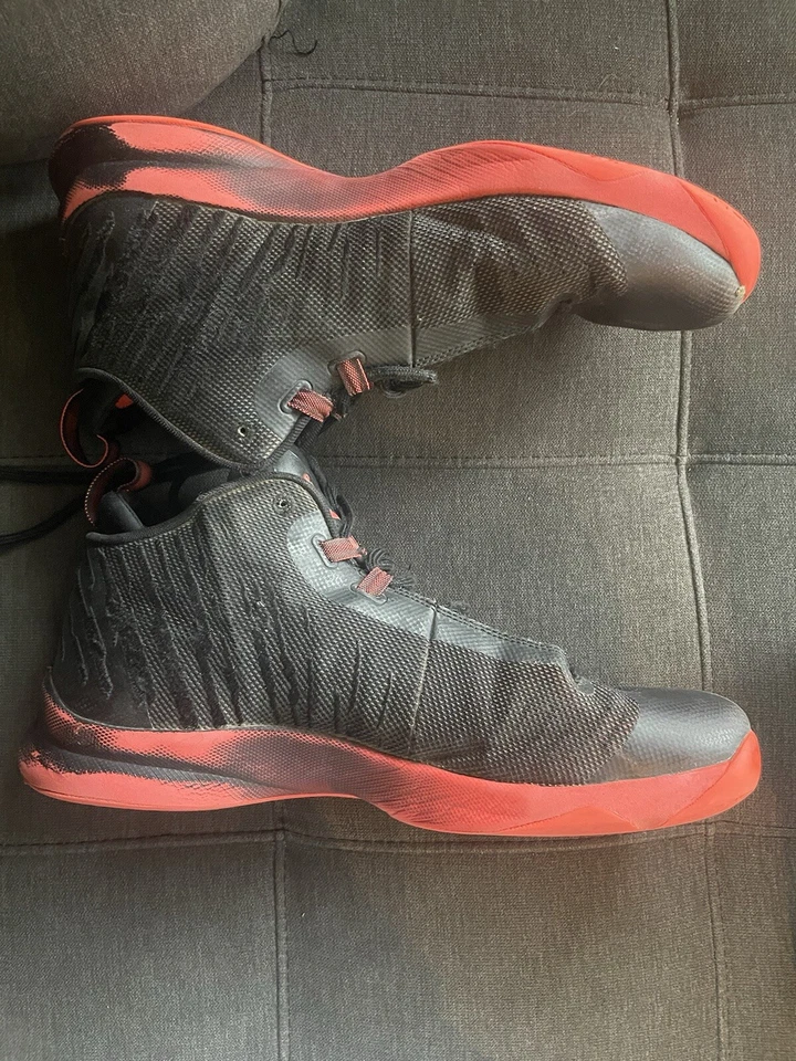 Zapatillas de baloncesto Jordan Super.Fly 5 'Bred' (2016), talla 12 (844677 003) Foto 2 de 4