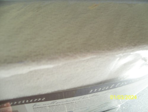 SafeRest Twin XL Premium Hypoallergenic Waterproof Mattress Protector - Imagen 10 de 15