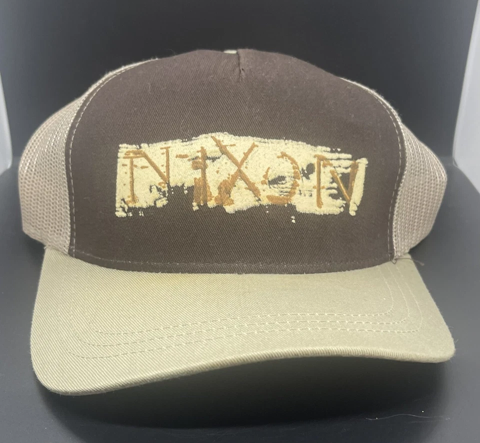 Boné Nixon ajustável Snapback skate caminhoneiro pintura marrom escovado novo em folha! - Imagem 2 de 4