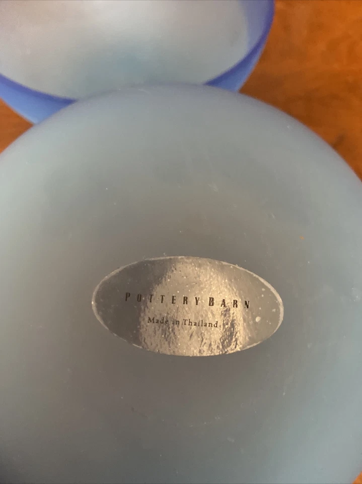 "Ensaladera Pottery Barn de vidrio esmerilado azul de dos tonos 6""" Foto 3 de 4