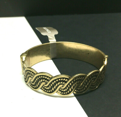 New CHICO'S ''Felicity'' BANGLE BRACELET Hinged Weaved Hammered Gold PL H61e