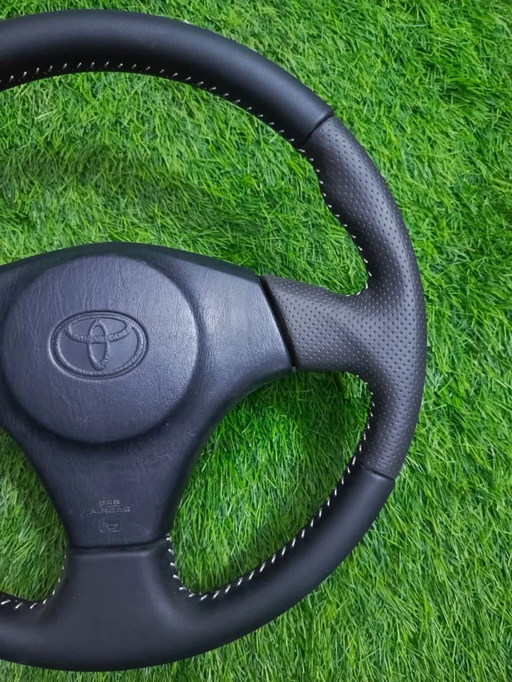Volante Toyota Supra MK4 JZA80 BZ Touring, AE111 GT puntada blanca OEM Foto 3 de 4