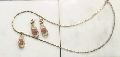 Teardrop Goldstone Pendant Necklace And Dangle Earrings Gold Tone 16 in/ 1 in