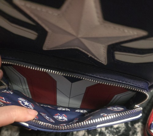 Zaino e portafoglio Loungefly Marvel Falcon Winter Soldier Capitan America - Foto 11 di 11