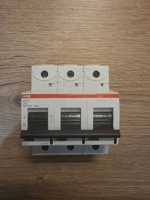 ABB S803C D40 Leitungsschutzschalter 3-polig 40A 25kA 240/415V