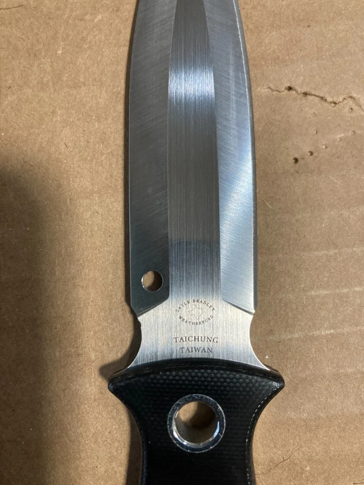 Cuchillo de hoja fija Spyderco Nightstick Full Tang negro G-10 S30v FB47GP Foto 2 de 4