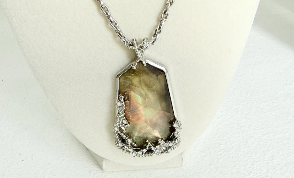 "Collar colgante con incrustaciones de madreperla de 32"" de encaje de ópalo con cristales" Foto 4 de 4