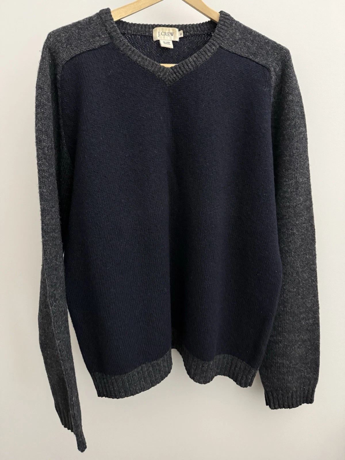 J Crew 100% Wool Sweater Men XL Navy Blue Dark Gray Long Sleeve V Neck Pullover
