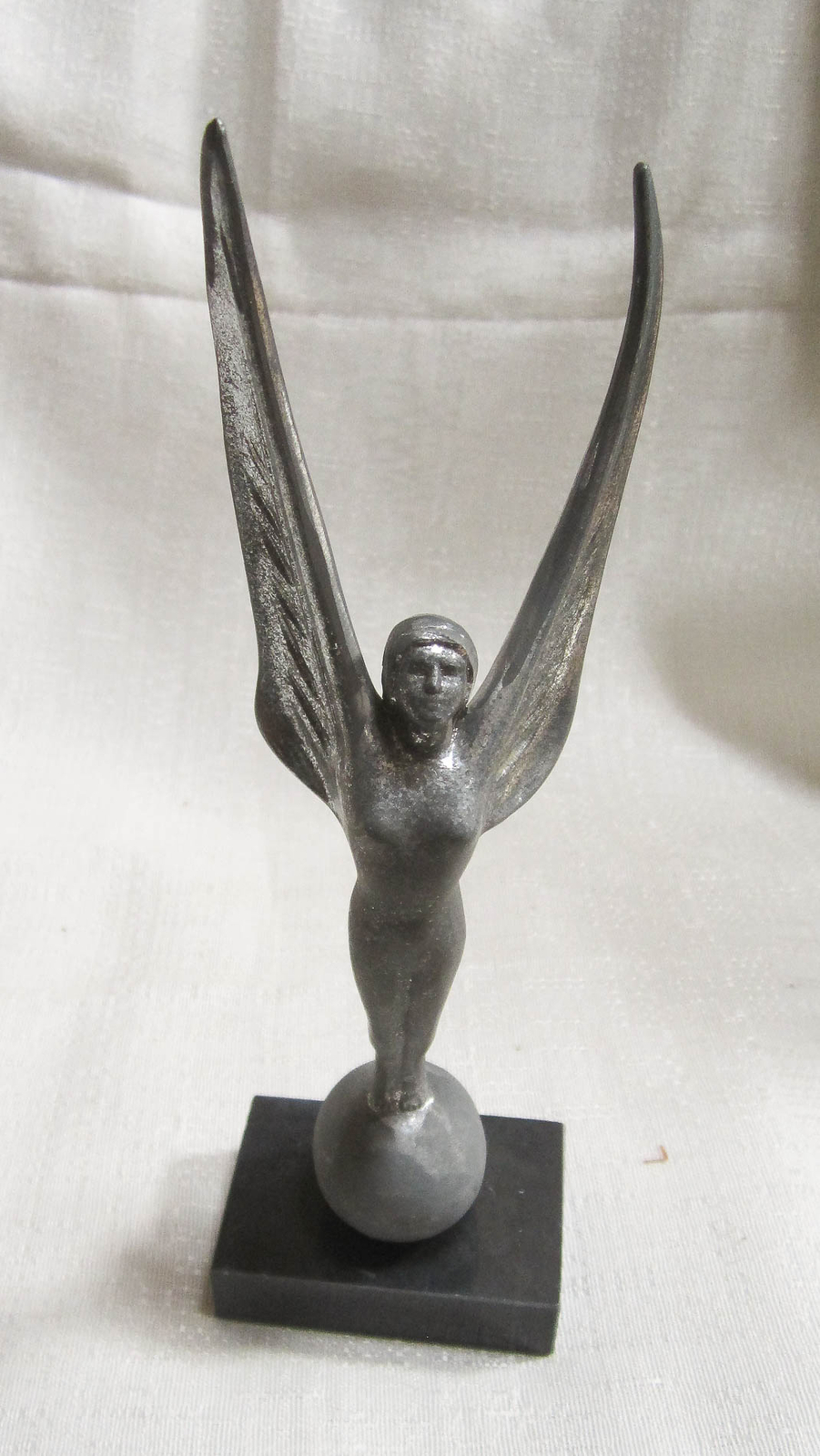 Waldorf Astoria NYC Spirit of achievement trophy or paperweight 10