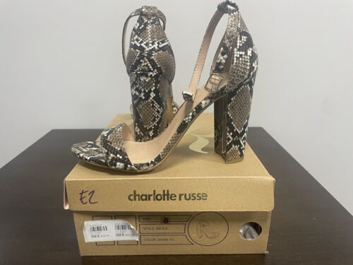 Schuhe – Damengröße 8 Charlotte Russe Pumps – Schlangenmuster