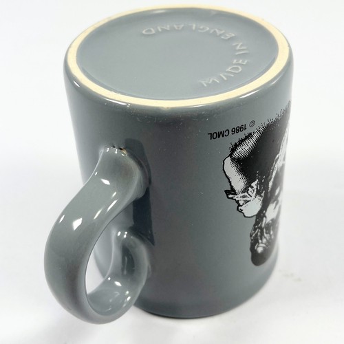 Taza de café gris Les Miserables 1986 CMOL con vitrina programa Playbill - Imagen 6 de 11