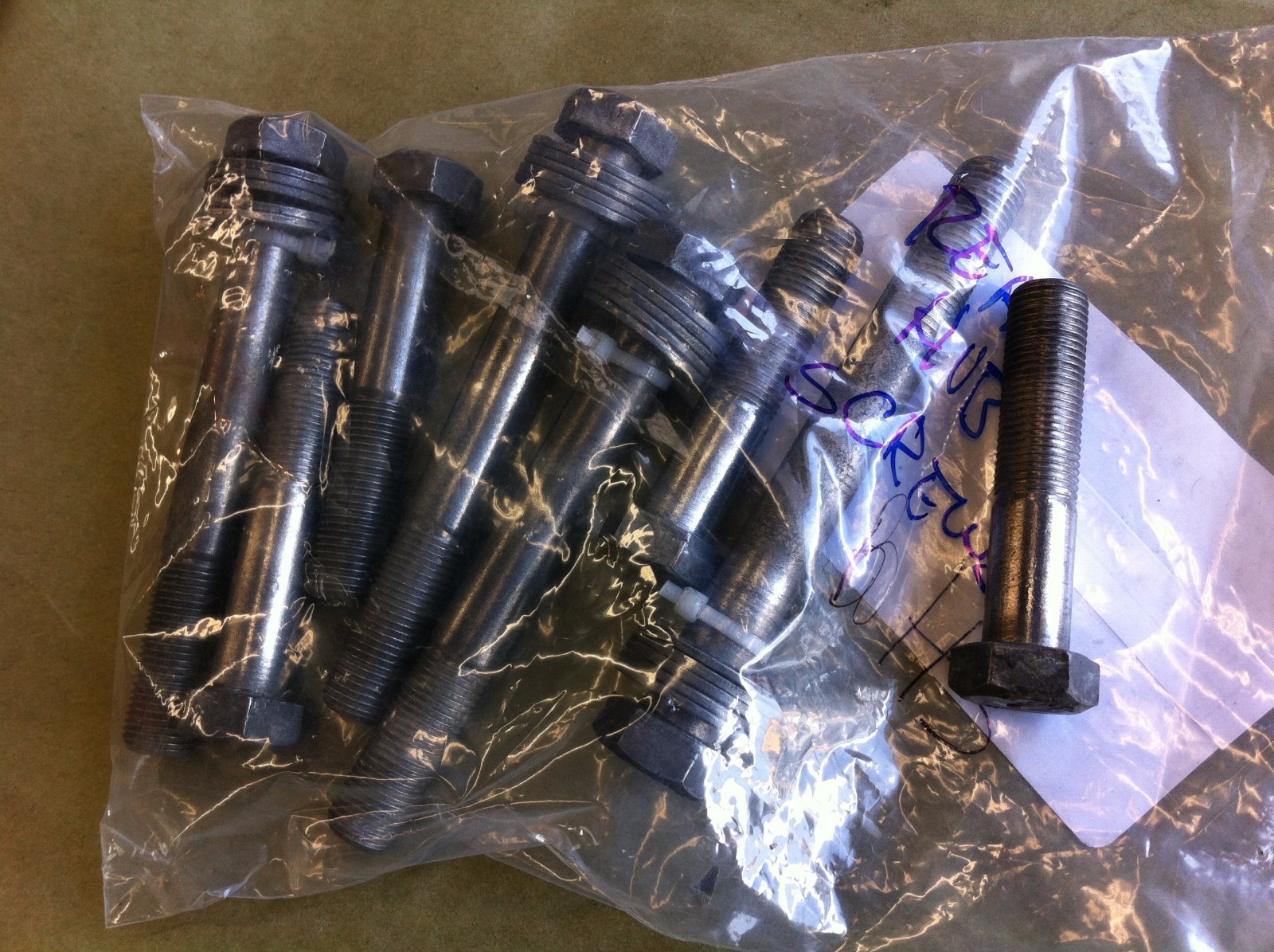 65 - 80 ROLLS ROYCE SILVER SHADOW REAR HUB SCREWS