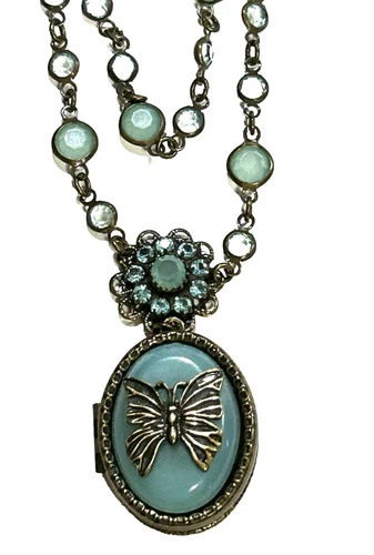 VTG tagged AVON SP DOUBLE STRAND BLUE METAL BUTTERFLY LOCKET PENDANT NECKLACE