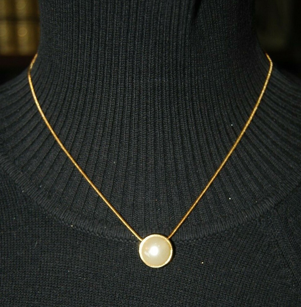 Elegant Vintage Bezel Set Faux Pearl Pendant On Golden Chain Statement Necklace