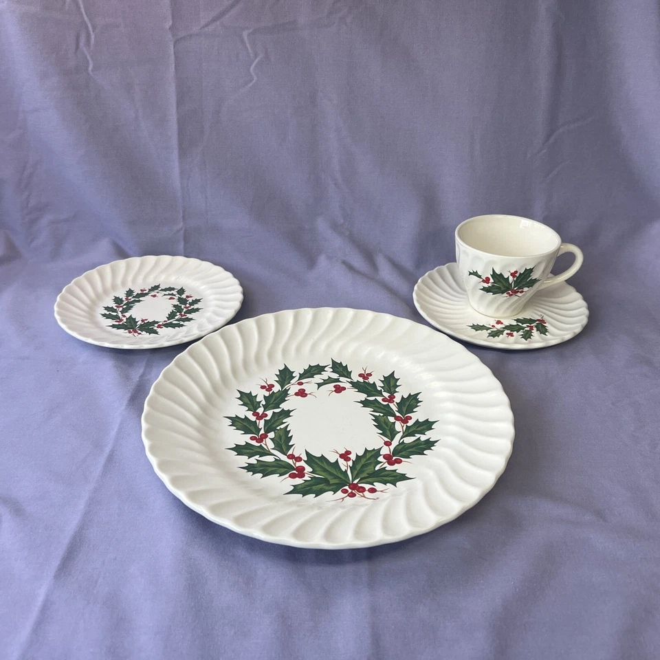 Scio Japan Holly Berry Christmas Holiday Swirled Plates Cup Saucers - Set Of 12 - Image 2 of 4