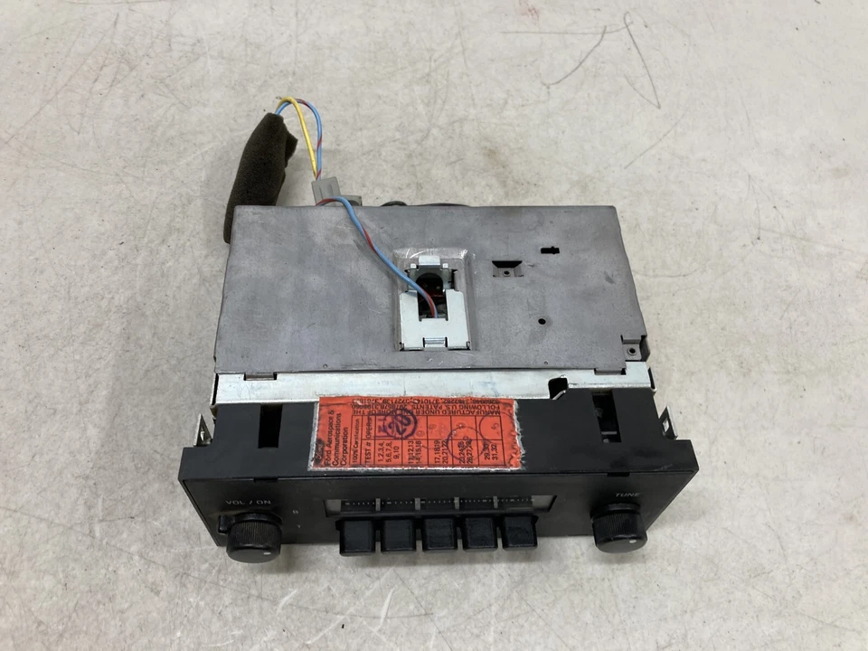 80-86 Ford Radio Escort EXP Mercury Lynx AM Push Button E5AF-18806-AA  Foto 4 de 4