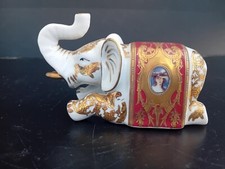 Elefante in porcellana "The Royal family"