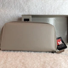 MUNDI Soft Gray leather CLASSIC CLUTCH zip around wallet NEW in box